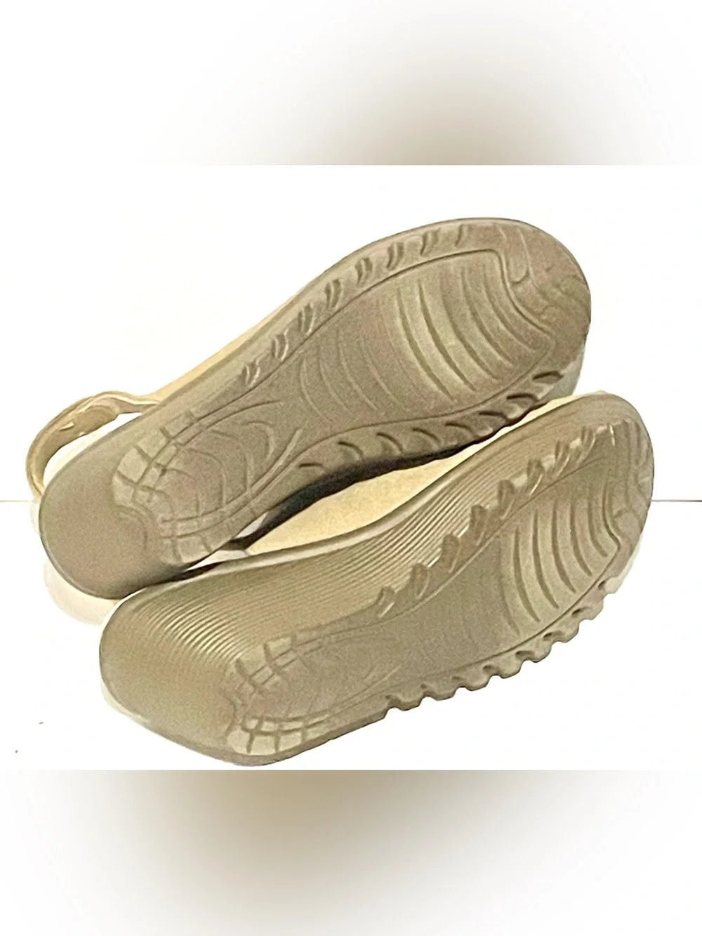 Skechers Memory Foam Women’s 8 Beige Suede Wedge Heels EUC